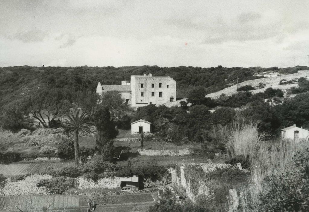 vue générale du couvent dans son environnement depuis le Sud