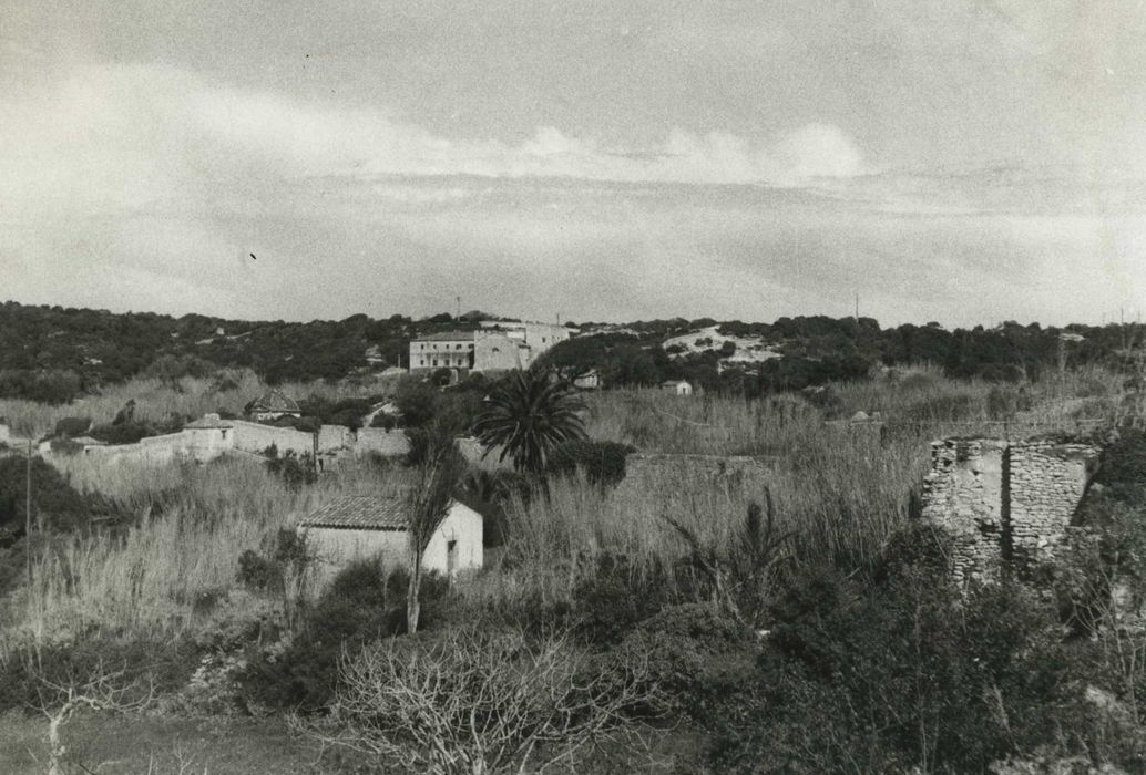 vue générale du couvent dans son environnement depuis le Sud-Ouest