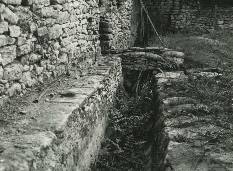 jardins, ancienne canalisation