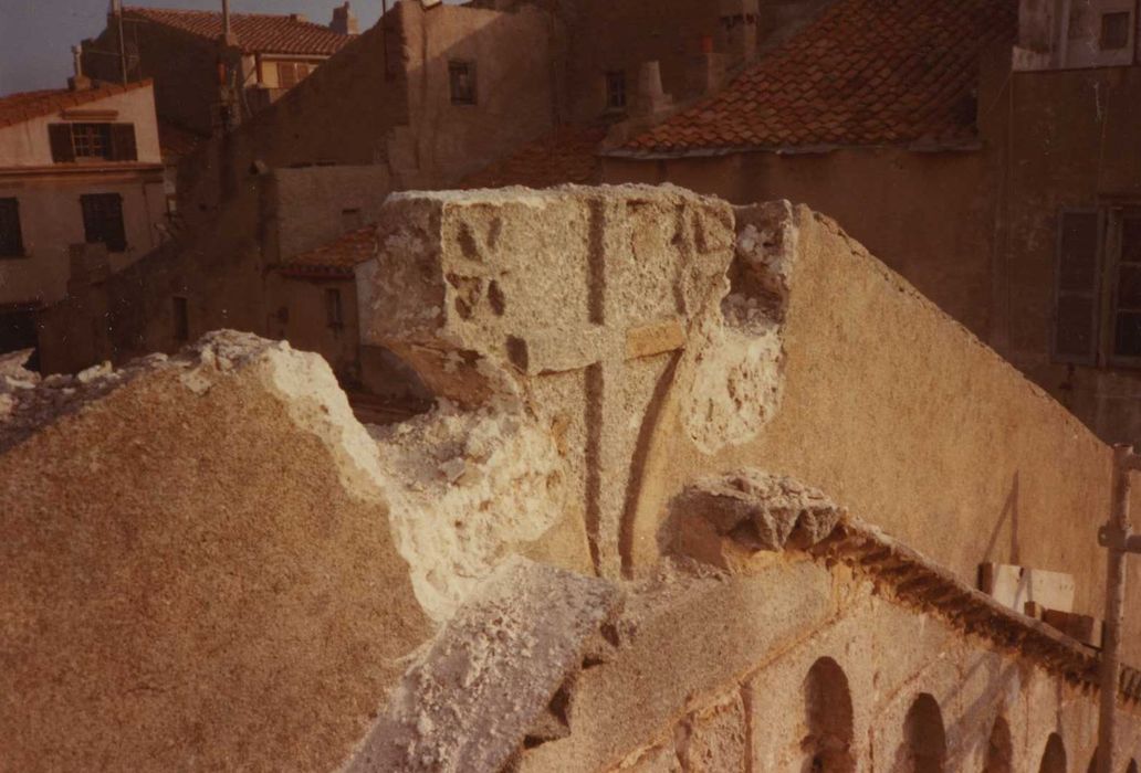 façade ouest, dégagement de l’écoinçon sommital