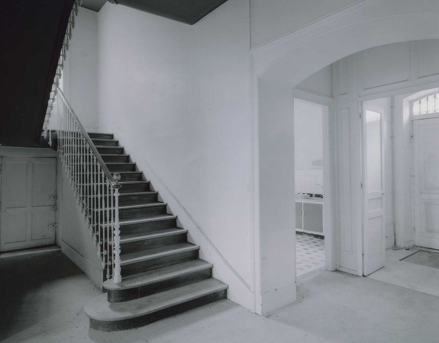 maison du directeur, rez-de-chaussée : vestibule et escalier