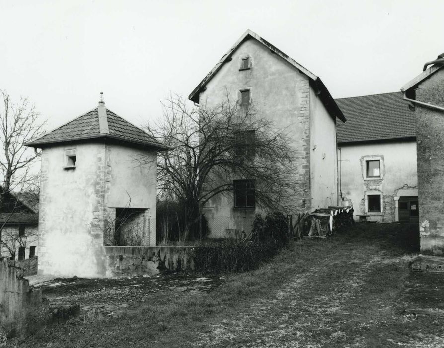 vue générale des bâtiments depuis l’Ouest