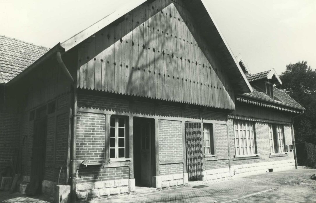 bâtiment des communs, façade sud