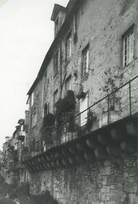 façade sur la rivière Lot, vue partielle