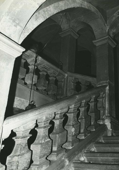 escalier monumental, vue partielle