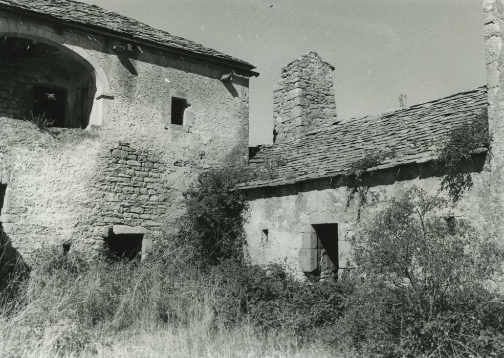 cour intérieure, façades sud et est, vue partielle