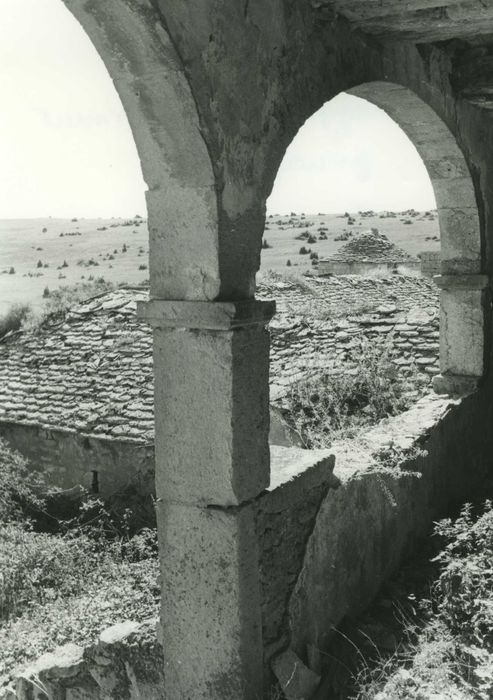 façade est sur cour, vue partielle de la loggia