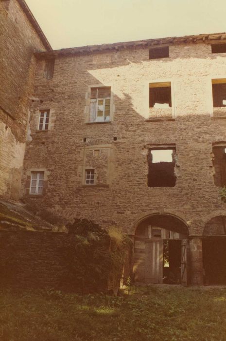 cour intérieure, aile ouest, façade est, vue partielle