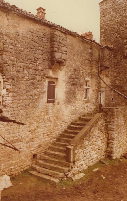 grange hospitalière, façade sud-ouest, vue partielle