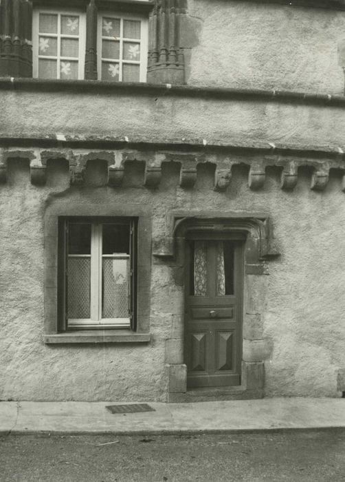 façade sud, détail de la porte d’accès