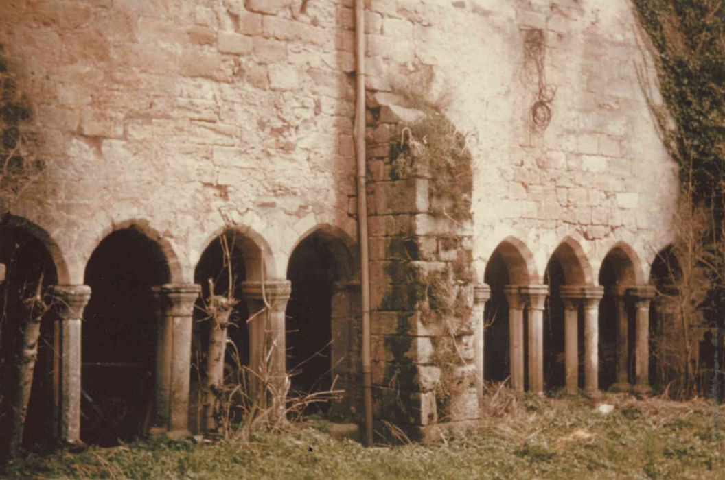 cloître, façade ouest