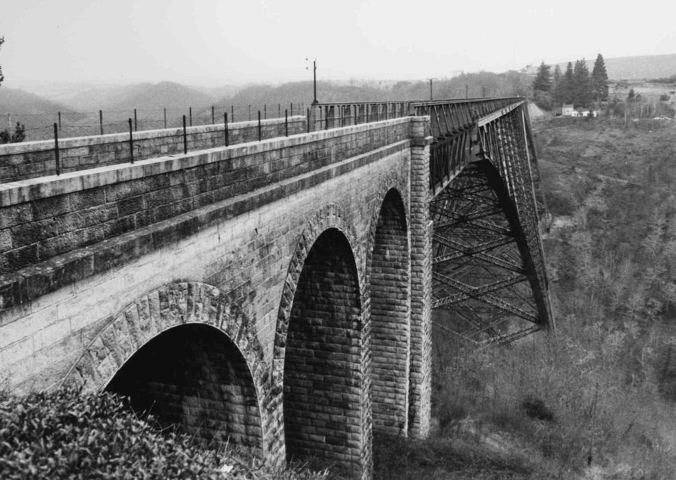 Vue générale de la culée du viaduc