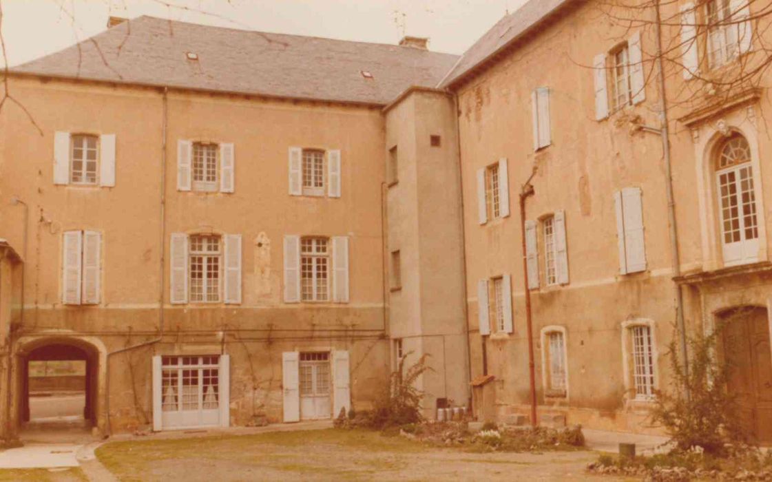 façades sud et ouest, vue partielle