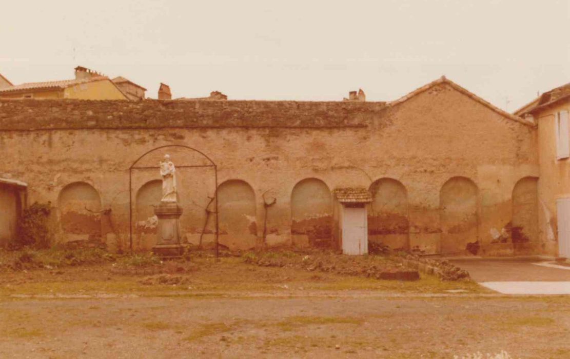 ancien cloître, vue partielle