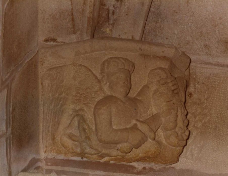 chapelle latérale sud, détail d’une console sculptée