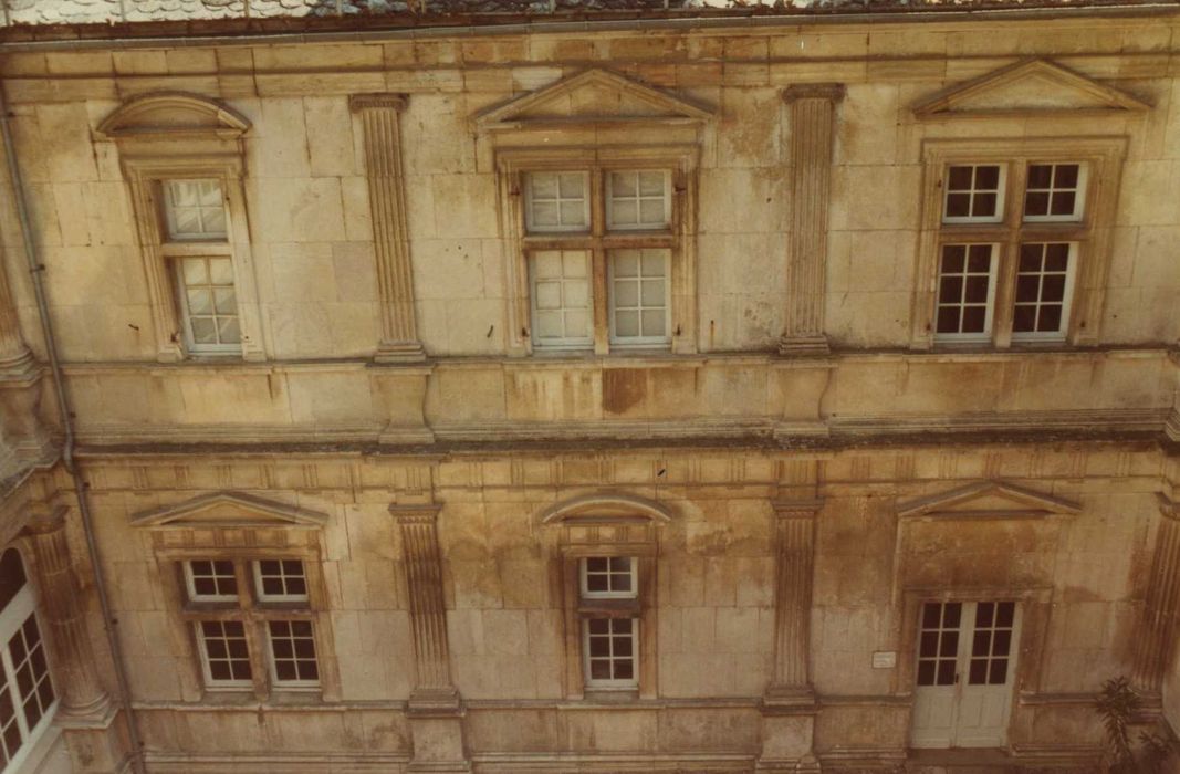 cour intérieure, façade sud-est