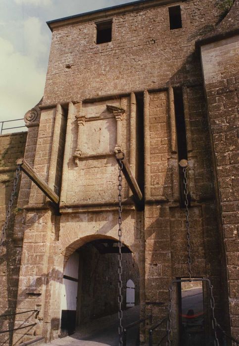 porte fortifiée, façade nord-ouest