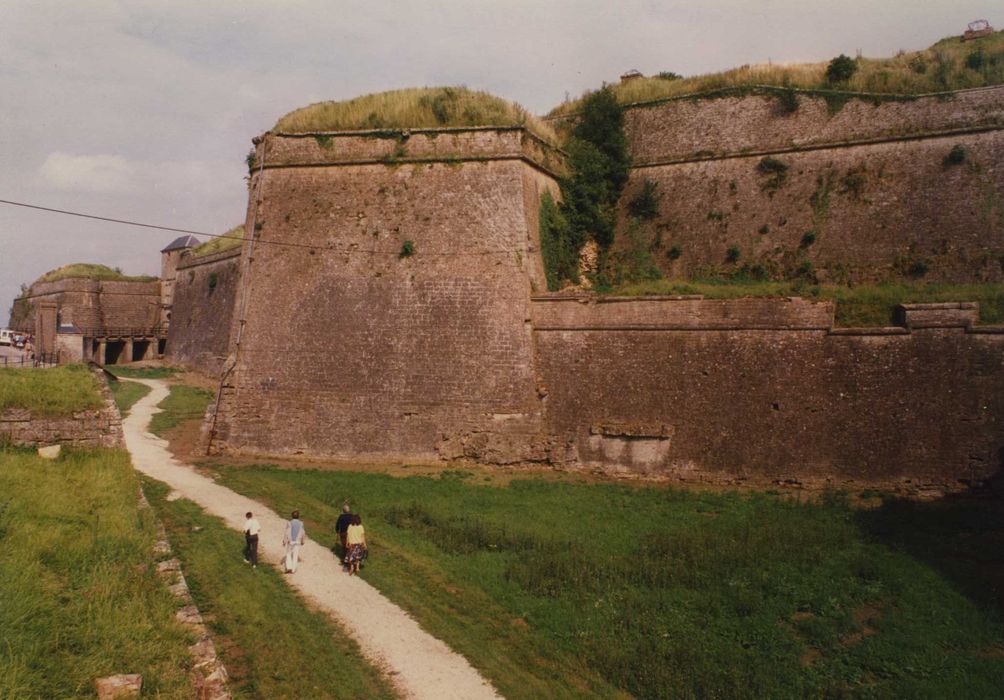 angle ouest vers l’entrée de la citadelle