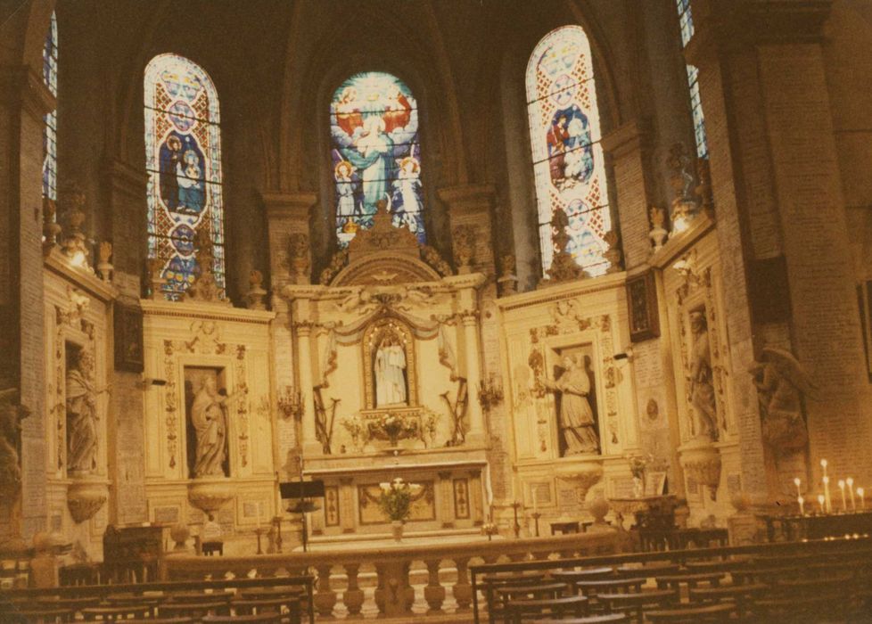 autel, retable, statue : Vierge à l'Enfant (maître-autel)  - © Ministère de la Culture (France), Médiathèque du patrimoine et de la photographie, tous droits réservés
