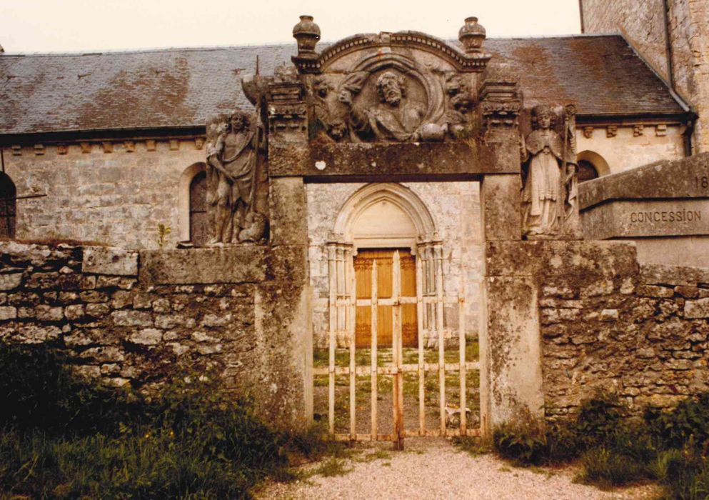 hauts-reliefs (éléments fragmentaires de l’ancien retable du maître-autel) : Dieu lr Père, saint Jean-Baptiste, saint Martin - © Ministère de la Culture (France), Médiathèque du patrimoine et de la photographie, tous droits réservés