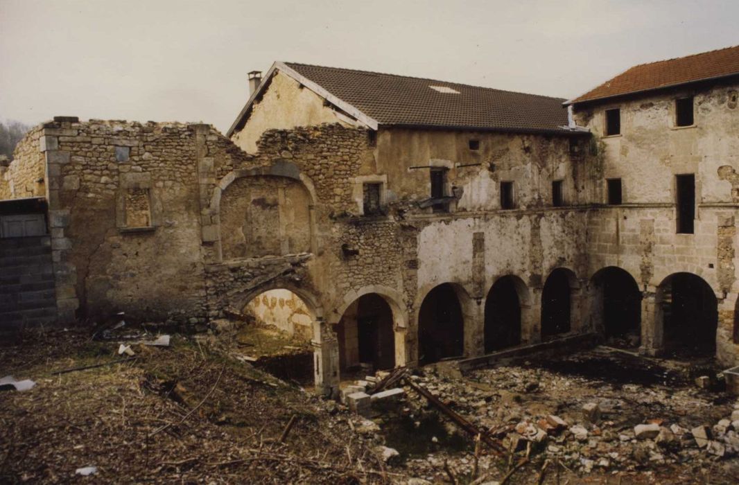 façade est sur l’ancien cloître