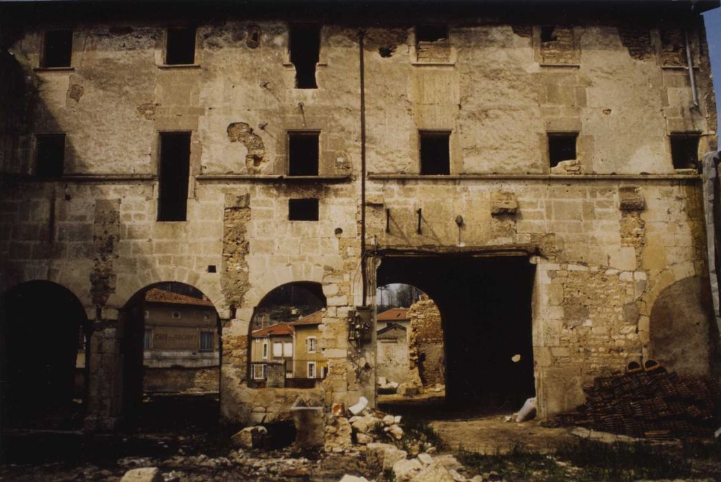 façade sud sur l’ancien cloître