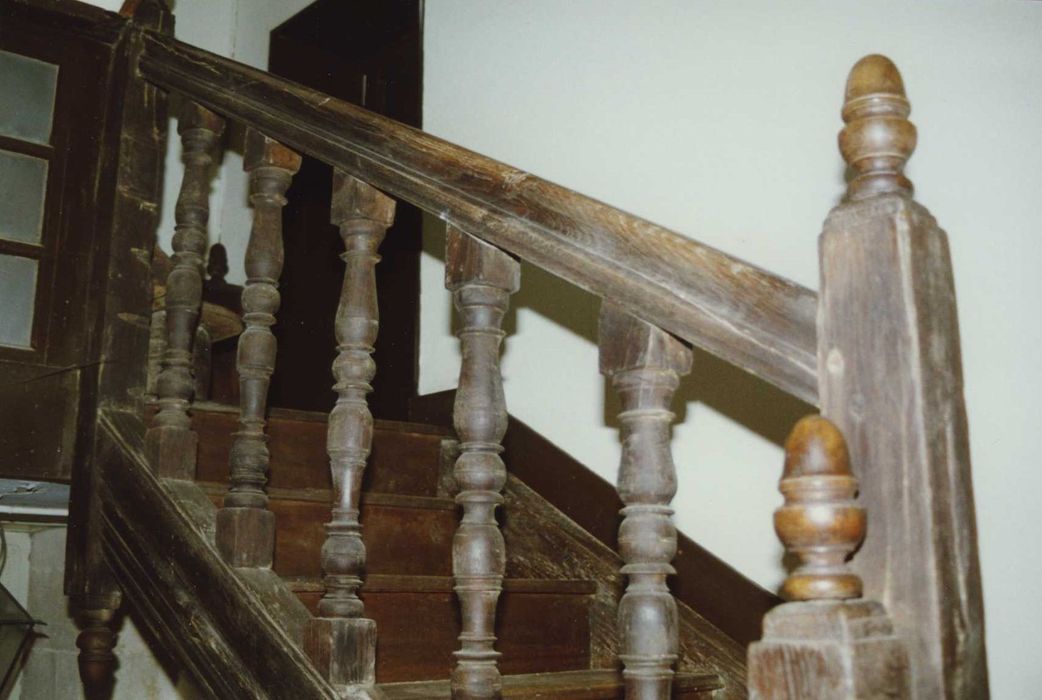 aile sud, escalier, détail de la rampe