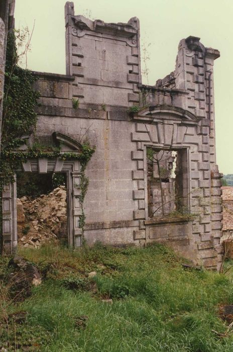 côté ouest, aile en retour sud, façade nord