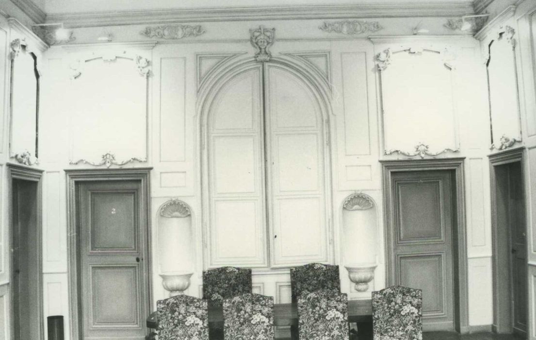 vestibule, vue partielle des lambris de revêtement