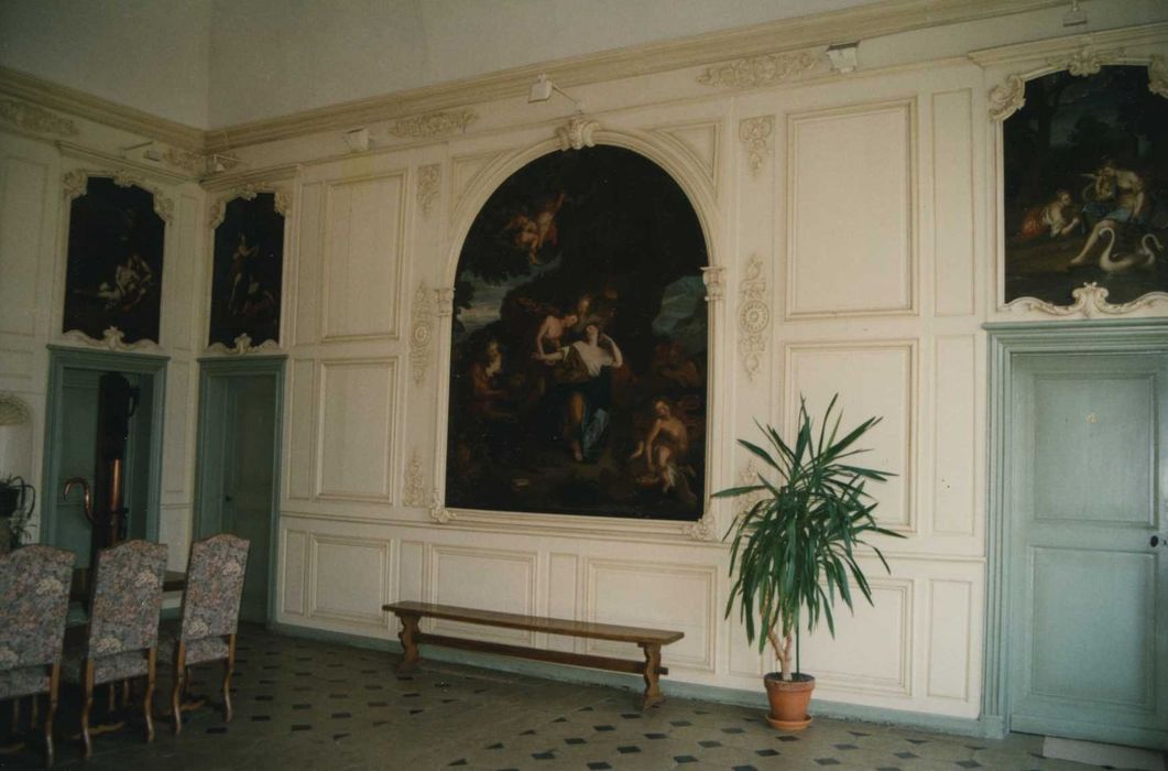 vestibule, vue partielle des lambris de revêtement