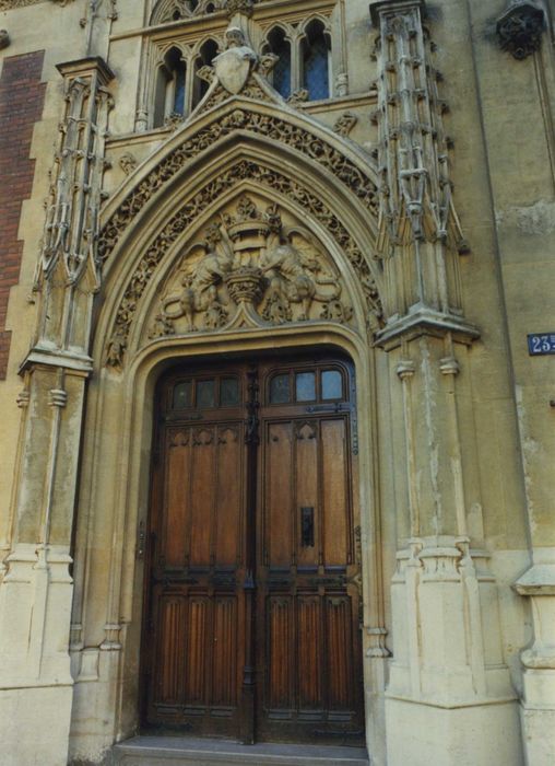 porte d’accès sur rue