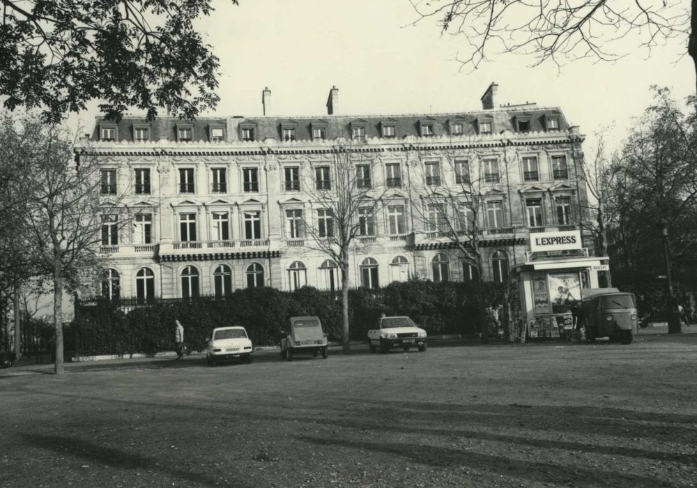 façade sur la place de l’Etoile