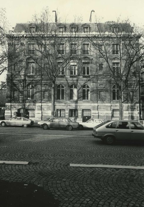 façade sur l’avenue de Wagram