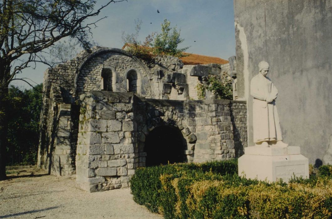 vue partielle de la maison, angle sud