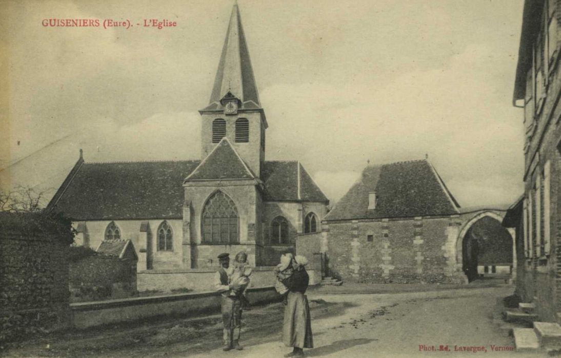 vue générale de l’église dans son environnement depuis le Sud