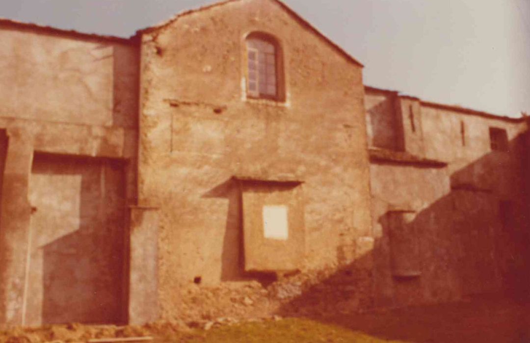 église, façade latérale sud, vue partielle