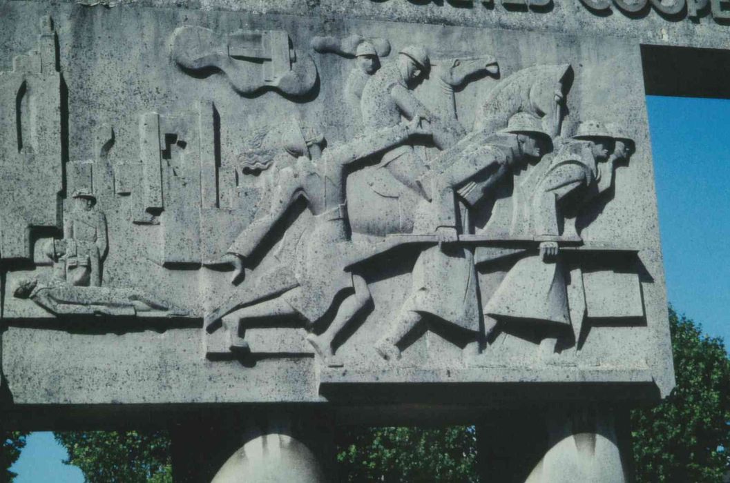 détail d’un bas-relief représentant les combats