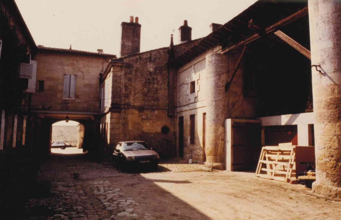 Cour intérieure, façades nord et est