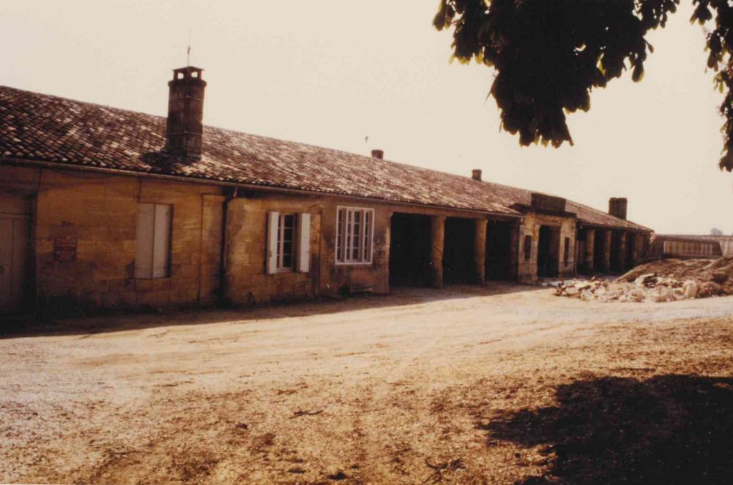 Communs, façade ouest