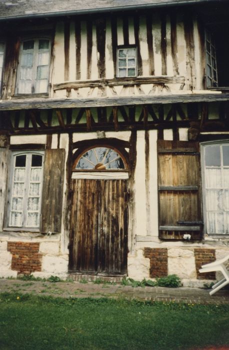 façade sud, détail de la porte d’accès