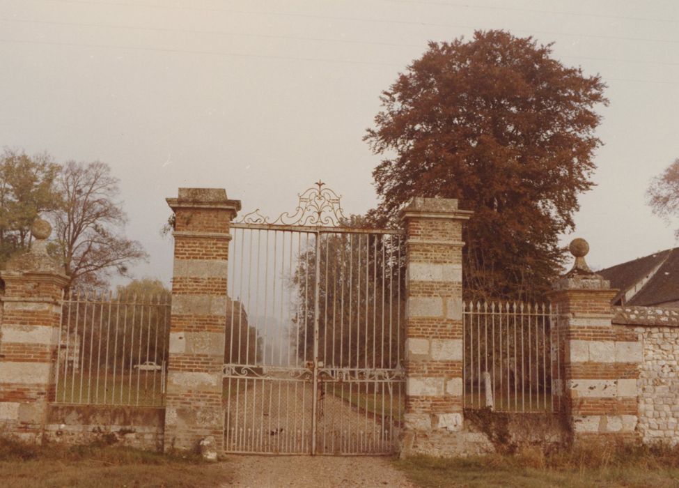 grille d’accès ouest