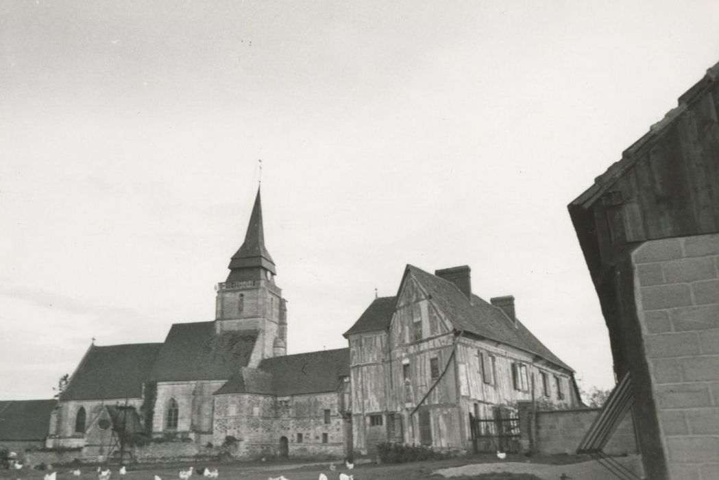 vue générale de l’église dans son environnement depuis le Nord-Est