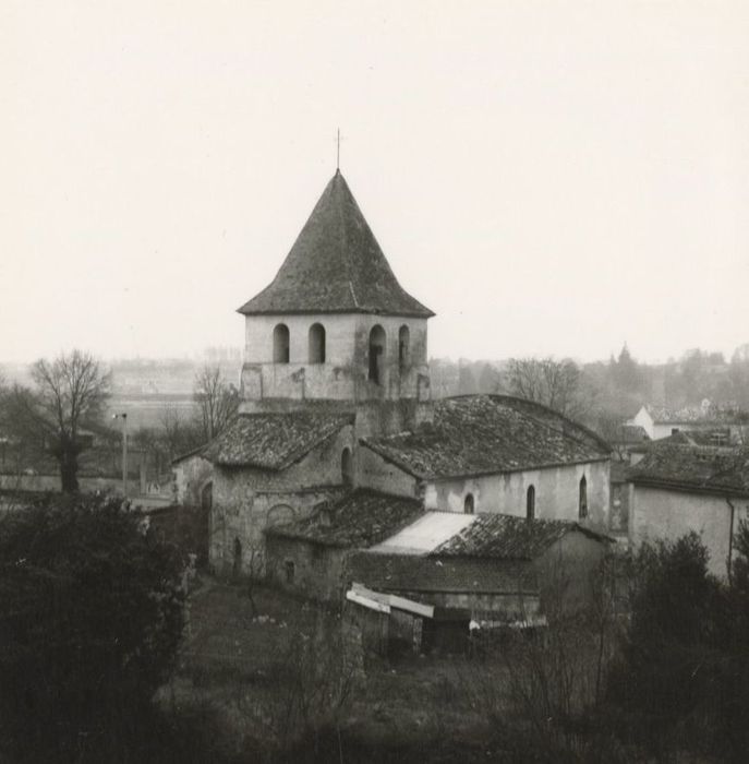 vue générale de l’église dans son environnement depuis le Nord-Est