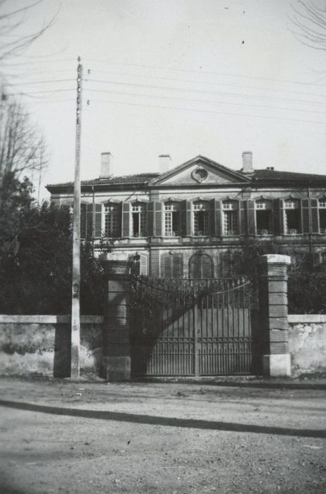 façade sur jardin, vue partielle