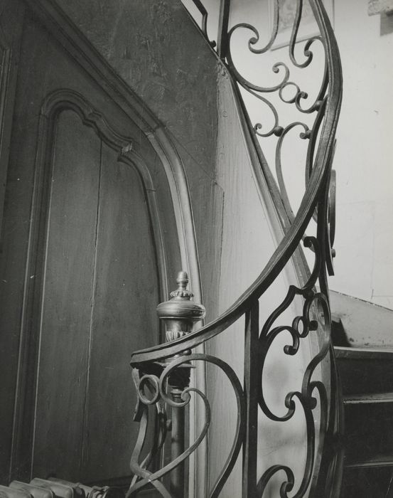 escalier, détail de la rampe en fer forgé