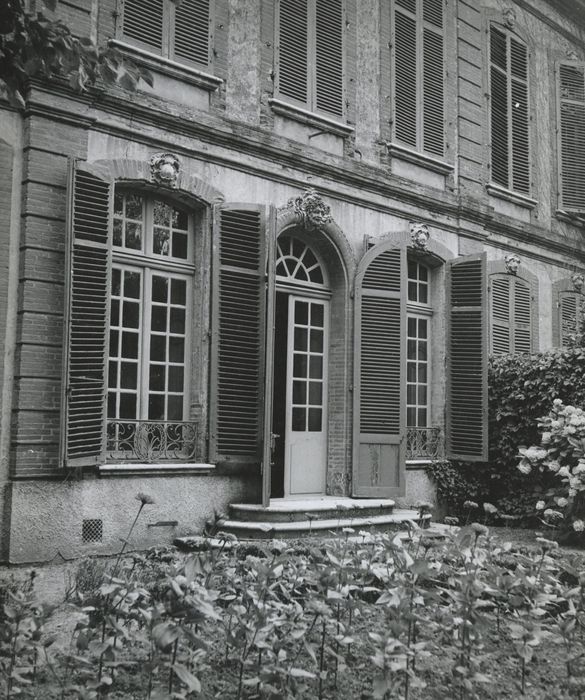 façade sur jardin, vue partielle