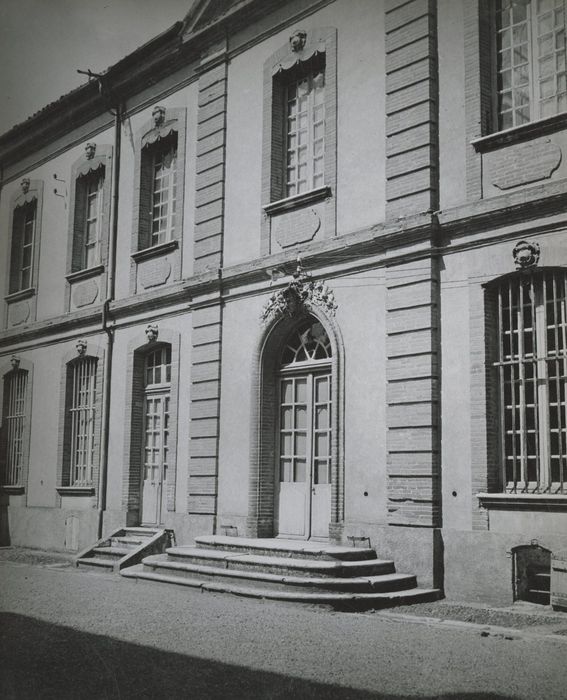 façade sur la cour d’honneur, vue partielle