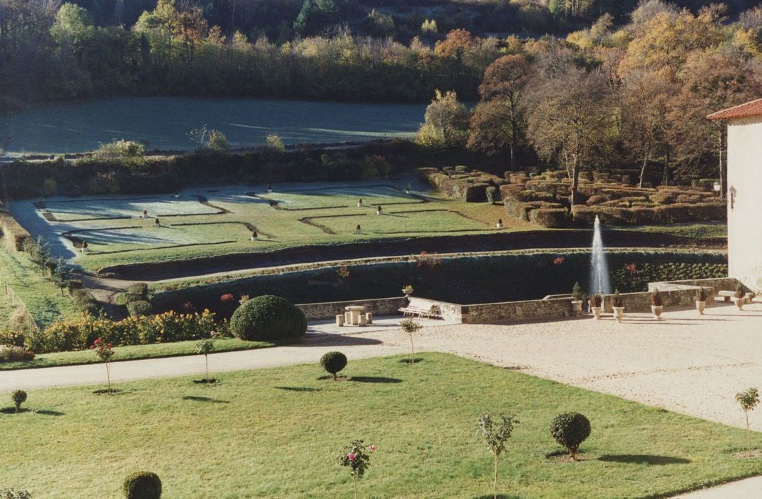 jardins sud au-delà de la rivière de l’Auzon