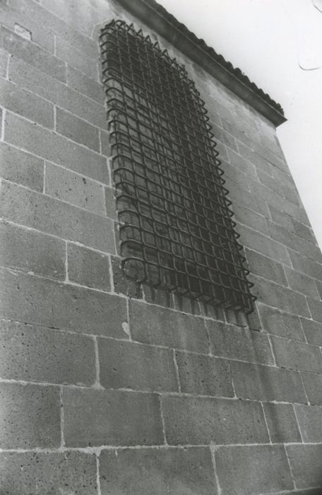 chapelle absidale sud-est, détail de la grille de la baie