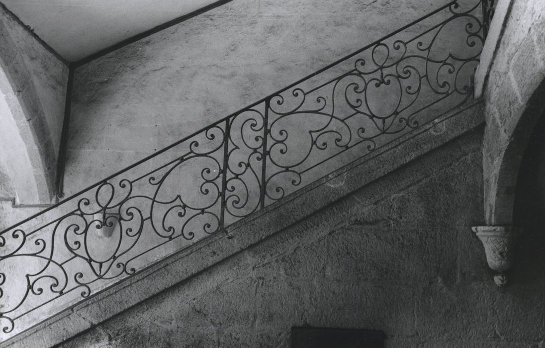 escalier d’honneur, détail de la rampe en fer forgé